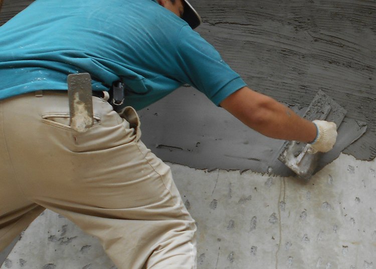 Acrylic bonding admixture is mixed in the mortar
