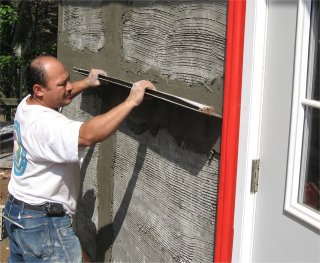 Straightening the wall using screeds